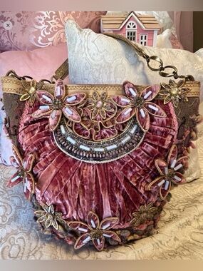 Mary Frances Large Pink Velvet Floral Beaded Shoulder Bag, EUC🩷🩵